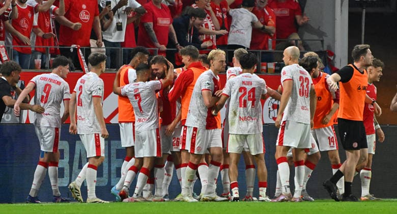 22 05 2026 Soccer season 2025 2026 Relegation 2 Soccer Bundesliga first leg Rot Weiss Essen RWE SpVgg Greuther Fürth Kleeblatt Sportfoto Zink MeZi xmexzix DFL regulations prohibit any use of photographs as image sequences and or quasi video only for editorial use Torjubel Jubel Freude nach Treffer Torschuß zum 1 0 durch Torben Müsel 26, Rot Weiss Essen