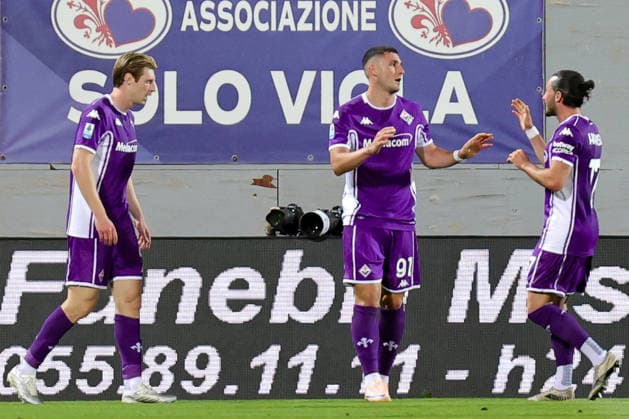 ACF Fiorentina v Atalanta - Campionato Serie A Roberto Piccoli of ACF Fiorentina celebrates with teammates after scoring goal during the Italian Serie A football match between ACF Fiorentina and Atalanta, on May 22 ,2026 at the Artemio-Franchi stadium in Florence. Firenze FI Italy  Copyright: xAndreaxMartinix originalFilename:martini-acffiore260522_npJC7.jpg