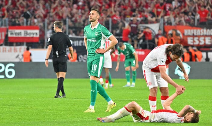 22 05 2026 Soccer season 2025 2026 Relegation 2 Soccer Bundesliga first leg Rot Weiss Essen RWE SpVgg Greuther Fürth Kleeblatt Sportfoto Zink MeZi xmexzix DFL regulations prohibit any use of photographs as image sequences and or quasi video only for editorial use Felix Higl 18, SpVgg Greuther Fürth disappointed Disappointment