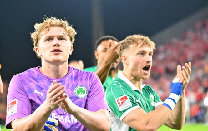 22 05 2026 Soccer season 2025 2026 Relegation 2 Soccer Bundesliga first leg Rot Weiss Essen RWE SpVgg Greuther Fürth Kleeblatt Sportfoto Zink MeZi xmexzix DFL regulations prohibit any use of photographs as image sequences and or quasi video only for editorial use Silas Prüfrock 43, SpVgg Greuther Fürth Jannik Dehm 23, SpVgg Greuther Fürth positive after end of match
