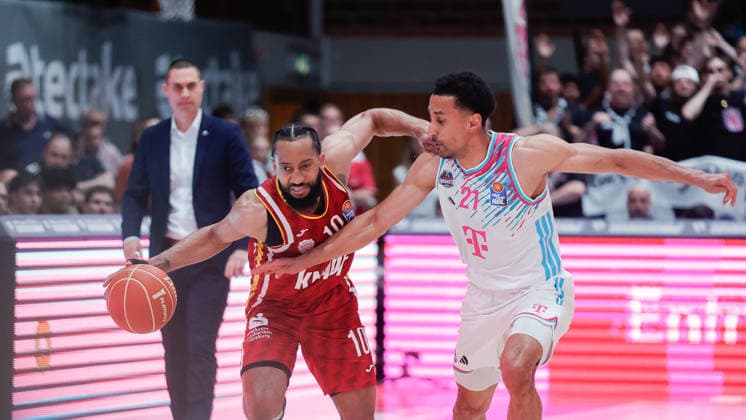 In the picture from left Davion Mintz Wuerzburg Baskets, 10 on the ball against Joel Aminu Telekom Baskets Bonn, 21 22 05 2026, Basketball, Fitness First Wuerzburg Baskets vs Telekom Baskets Bonn, easyCredit BBL Playoffs, 3 Quarterfinals, Germany, 97072, tectake Arena Wuerzburg, Copyright: HMBxMedia xJulienxBecker