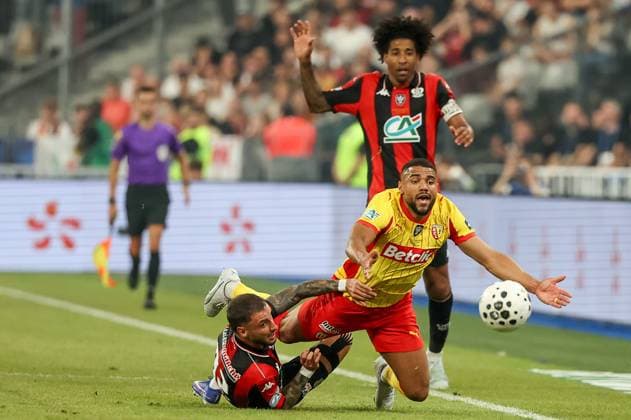 FINALE CDF - RC LENS - NICE PHOTOPQR VOIX DU NORD matthieu botte ; 22 05 2026 ; SAINT DENIS 20260522. - football - finale de couped eFrance entre le RCL ( Lens ) et l OGC Nice au stade de France. Udol MAtthieu au duel avec Clause Jonathan . Photo matthieu botte French Cup final football match between RC Lens and OGC Nice at the Stade de France stadium, in Paris, on May 22, 2026. France  Copyright: xPHOTOPQR VOIXxDUxNORD MAXPPPxmatthieuxbottex 20260522VDN3260 20260522VDN3260