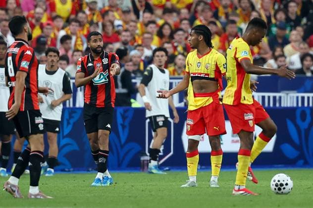 FINALE CDF - RC LENS - NICE PHOTOPQR VOIX DU NORD matthieu botte ; 22 05 2026 ; SAINT DENIS 20260522. - football - finale de couped eFrance entre le RCL ( Lens ) et l OGC Nice au stade de France. Le maillot dechire d Antonio Kyllian . Photo matthieu botte French Cup final football match between RC Lens and OGC Nice at the Stade de France stadium, in Paris, on May 22, 2026. France  Copyright: xPHOTOPQR VOIXxDUxNORD MAXPPPxmatthieuxbottex 20260522VDN3269 20260522VDN3269