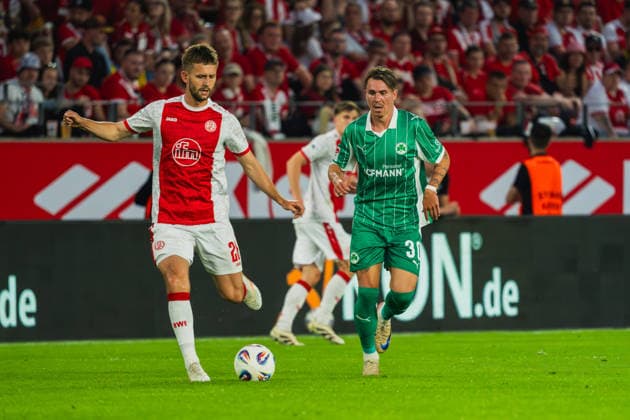 Jose Enrique Rios Alonso Rot Weiss Essen, 23 will be pressed by Felix Klaus SpVgg Greuther Fuerth, 30 Rot Weiss Essen vs SpVgg Greuther Fuerth, Football, 2 Bundesliga Relegation 2025 26, Relegation first leg, Season 2025 26, 22 05 2026, DFL REGULATES PROHIBIT ANY USE OF PHOTOGRAPHS AS IMAGE SEQUENCES AND OR QUASI VIDEO, Rot Weiss Essen vs FC Ingolstadt 04, Football, 2 Bundesliga Relegation 2025 26, Relegation first leg, Season 2025 26, 22 05 2026 Essen Copyright: xEibner-Pressefoto LukasxBaldygax EP_LBA