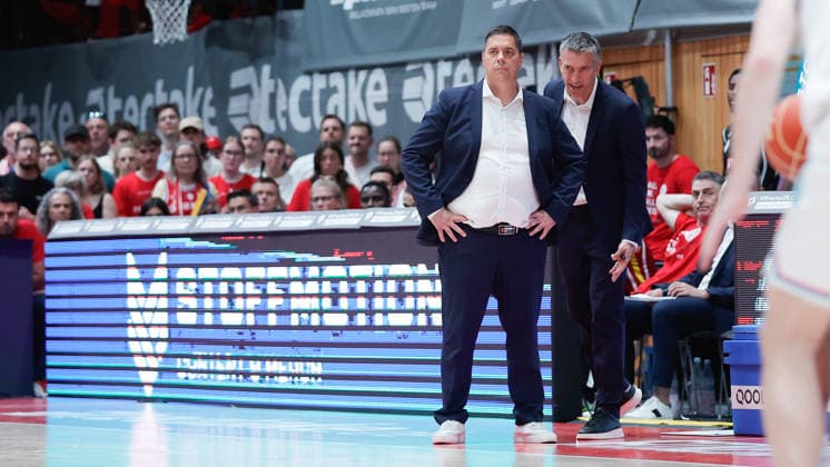 In the picture from left Head Coach Sasa Filipovski Wuerzburg Baskets and Co Coach Dejan Mihevic Wuerzburg Baskets discuss 22 05 2026, Basketball, Fitness First Wuerzburg Baskets vs Telekom Baskets Bonn, easyCredit BBL Playoffs, 3 Quarterfinals, Germany, 97072, tectake Arena Wuerzburg, Copyright: HMBxMedia xJulienxBecker