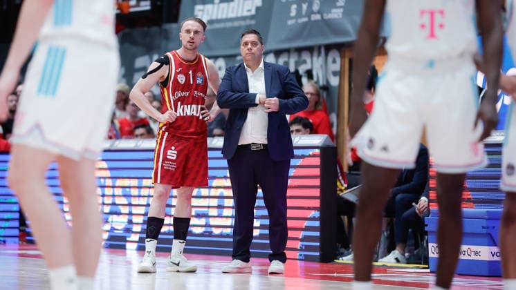 In the picture from left Lukas Herzog Wuerzburg Baskets, 1 and Head Coach Sasa Filipovski Wuerzburg Baskets watch the game 22 05 2026, Basketball, Fitness First Wuerzburg Baskets vs Telekom Baskets Bonn, easyCredit BBL Playoffs, 3 Quarterfinals, Germany, 97072, tectake Arena Wuerzburg, Copyright: HMBxMedia xJulienxBecker
