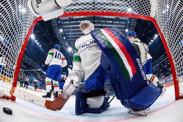 260522 goaltender Damian Clara of Italy looks dejected after conceding a goal during the 2026 IIHF Ice Hockey World Championship match between Sweden and Italy on May 22, 2026 in Fribourg Photo Jesper Zerman BILDBYRAN kod JZ JZ0726 ishockey ice hockey ishockey vm 2026 vm 2026 iihf world championship sverige sweden italien italy bbeng depp  Copyright: JESPERxZERMAN BB260522JZ154