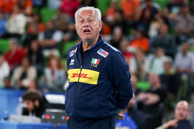 VOLLEYball - Friendly - AIA Aequilibrium Cup Women Elite - Italy vs. Serbia Photo by IPA ABACAPRESS.COM84979427 - AIA AeQuilibrium Cup Women Elite, Day 1, 22-05-2026, Italy - Serbia, in the photo: coach Julio Velasco Genoa Italy  Copyright: xIPAxSport ABACAx