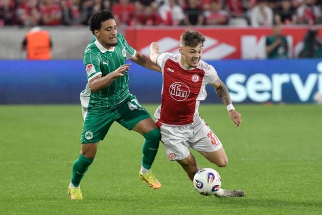 from left in duel Sayf Ltaief Fuerth 47 Jannik Hofmann Essen 37 22 05 2026 ¢ Football ¢ Rot Weiss Essen vs SpVgg Greuther Fuerth ¢ Relegation, Stadion Essen, Essen, DFB DFL REGULATIONS PROHIBIT ANY USE OF PHOTOGRAPHS AS IMAGE SEQUENCES AND OR QUASI VIDEO Copyright: xpepphotox xSaschaxWeizx pep00321, pep_20260522_hm_361275