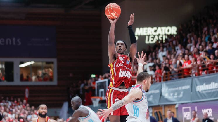 In the picture from left Marcus Carr Wuerzburg Baskets, 5 with the opportunity to take the lead 3, but he misses the shot at the last second 22 05 2026, Basketball, Fitness First Wuerzburg Baskets vs Telekom Baskets Bonn, easyCredit BBL Playoffs, 3 Quarterfinals, Germany, 97072, tectake Arena Wuerzburg, Copyright: HMBxMedia xJulienxBecker