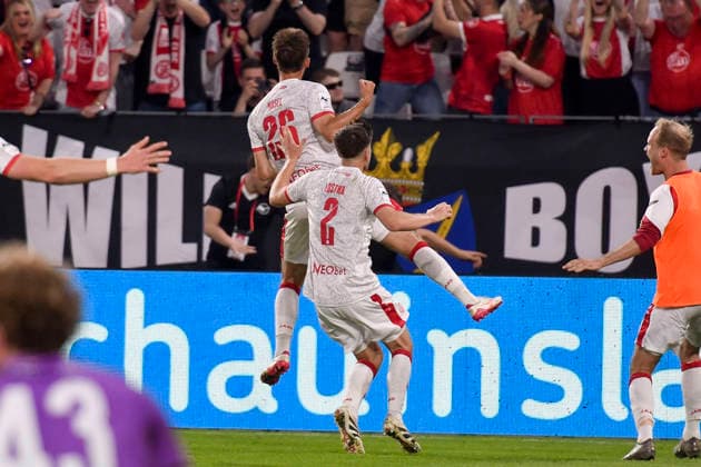 Torben Müsel Muesel Essen 26 celebrates after scoring the 1 0 goal with Michael Kostka Essen 2 22 05 2026 ¢ Football ¢ Rot Weiss Essen vs SpVgg Greuther Fuerth ¢ Relegation, Stadion Essen, Essen, DFB DFL REGULATIONS PROHIBIT ANY USE OF PHOTOGRAPHS AS IMAGE SEQUENCES AND OR QUASI VIDEO Copyright: xpepphotox xSaschaxWeizx pep00321, pep_20260522_hm_361746