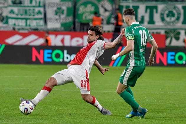 from left in duel Jose Enrique Rios Alonso Essen 23 Branimir Hrgota Fuerth 10 22 05 2026 ¢ Football ¢ Rot Weiss Essen vs SpVgg Greuther Fuerth ¢ Relegation, Stadion Essen, Essen, DFB DFL REGULATIONS PROHIBIT ANY USE OF PHOTOGRAPHS AS IMAGE SEQUENCES AND OR QUASI VIDEO Copyright: xpepphotox xSaschaxWeizx pep00321, pep_20260522_hm_361846