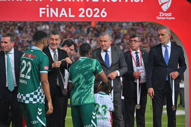 Trabzonspor v TUMOSAN Konyaspor - Turkish Cup Final ANTALYA, TURKIYE - MAY 22: Turkish Youth and Sports Minister Osman Askin Bak (3rd R) and Turkish Football Federation President Ibrahim Haciosmanoglu (R) take their places on the podium during the official post-match award ceremony of the Turkish Cup final match between Trabzonspor and TUMOSAN Konyaspor at Corendon Airlines Park Antalya Stadium in Antalya, Turkiye on May 22, 2026 Hakan Nural Anadolu Antalya Turkey. Editorial use only. Please get in touch for any other usage.  Copyright: x2026xAnadoluxHakanxNuralx