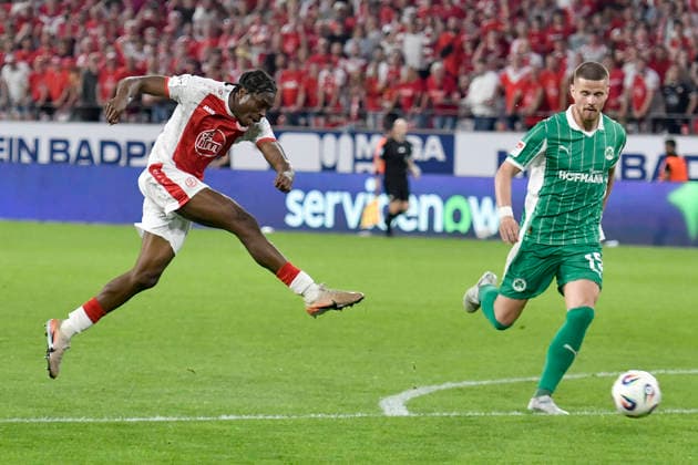 Dickson Abiama Essen 11 shoots on goal 22 05 2026 ¢ Football ¢ Rot Weiss Essen vs SpVgg Greuther Fuerth ¢ Relegation, Stadion Essen, Essen, DFB DFL REGULATIONS PROHIBIT ANY USE OF PHOTOGRAPHS AS IMAGE SEQUENCES AND OR QUASI VIDEO Copyright: xpepphotox xSaschaxWeizx pep00321, pep_20260522_hm_362138
