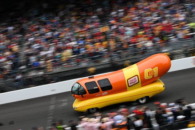 INDIANAPOLIS, IN - MAY 24: The Chi Dog (01) Oscar Mayer Wienie Mobile drives on the front stretch during the Wienie 500 on NTT IndyCar, Indy Car, IRL, USA Series Miller Lite Carb Day on May 22, 2026, at the Indianapolis Motor Speedway in Indianapolis, Indiana. (Photo by Michael Allio Icon Sportswire) AUTO: MAY 22 NTT IndyCar Series Miller Lite Carb Day EDITORIAL USE ONLY Icon116260522003