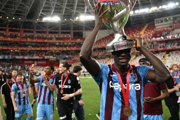 Trabzonspor v TUMOSAN Konyaspor - Turkish Cup Final ANTALYA, TURKIYE - MAY 22: Players of Trabzonspor celebrate victory with trophy after Turkish Cup final match between Trabzonspor and TUMOSAN Konyaspor at Corendon Airlines Park Antalya Stadium in Antalya, Turkiye on May 22, 2026. Hakan Nural Anadolu Antalya Turkey. Editorial use only. Please get in touch for any other usage.  Copyright: x2026xAnadoluxHakanxNuralx