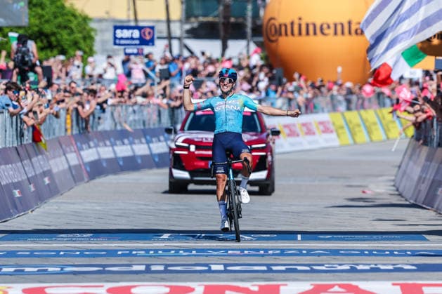 109th Giro d Italia 2026 Stage 13 a 189km stage from Alessandria to Verbania 22 05 2026 Alberto Bettiol of Italy XDS Astana Team celebrates at finish line as stage winner during the 109th Giro d Italia 2026, Stage 13 a 189km stage from Alessandria to Verbania UCIWT on May 22, 2026 in Verbania, Italy Copyright: xBEAUTIFULxSPORTS Carabellix