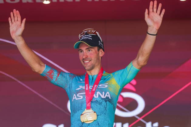 109th Giro d Italia 2026 Stage 13 a 189km stage from Alessandria to Verbania 22 05 2026 Alberto Bettiol of Italy XDS Astana Team celebrates at podium as stage winner during the 109th Giro d Italia 2026, Stage 13 a 189km stage from Alessandria to Verbania UCIWT on May 22, 2026 in Verbania, Italy Copyright: xBEAUTIFULxSPORTS Carabellix