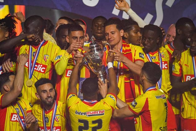 FOOTBALL : RC Lens vs OGC Nice - Coupe de France - Finale - 22 05 2026 Le RC Lens Soulevant le trophÃ e de la Coupe de France Saint DenisFrance  Copyright: xBaptistexAutissierx