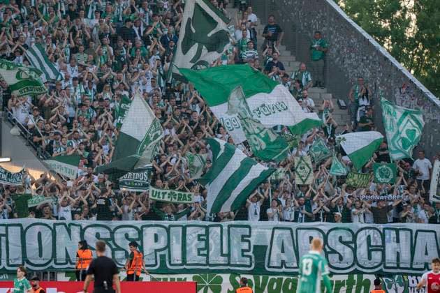 Guest block fans of SpVgg Greuther Fürth Rot Weiss Essen SpVgg Greuther Fürth, Football, Relegation to Bundesliga 2, Stadion an der Hafenstraße, Essen DFL regulations prohibit any use of photographs as image sequences and or quasi video Copyright: HMBxMedia xMarcoxBader