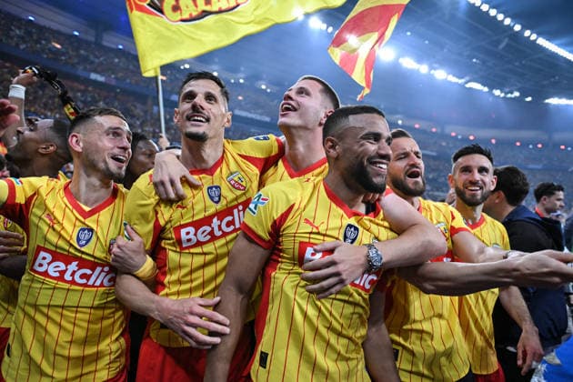 French Cup - RC Lens wins over OGC Nice FA RC Lens’ players celebrate their win over during OGC Nice after the French Cup final football match at the Stade de France in Paris on May 22, 2026. Photo by Firas Abdullah ABACAPRESS.COM Paris Ile-de-France France  Copyright: xAbdullahxFiras ABACAx