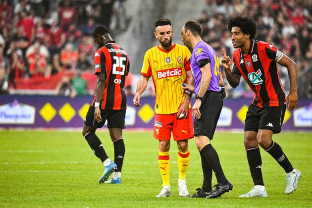FOOTBALL : RC Lens vs OGC Nice - Coupe de France - Finale - 22 05 2026 JÃ rÃ me Brisard (Arbitre central) Adrien Thomasson (RC Lens) Saint DenisFrance  Copyright: xBaptistexAutissierx