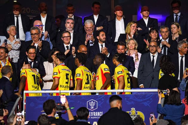 FOOTBALL : RC Lens vs OGC Nice - Coupe de France - Finale - 22 05 2026 Les joueurs du RC Lens montent chercher leurs mÃ dailles et la coupe de France Saint DenisFrance  Copyright: xBaptistexAutissierx