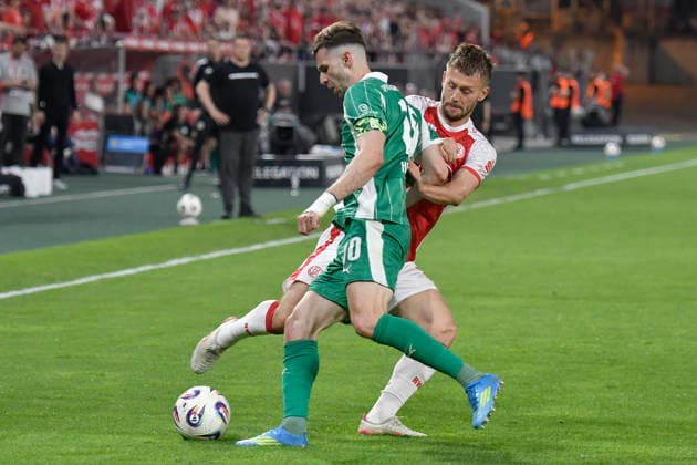 from left in duel Branimir Hrgota Fuerth 10 Torben Müsel Muesel Essen 26 22 05 2026 ¢ Soccer ¢ Rot Weiss Essen vs SpVgg Greuther Fuerth ¢ Relegation, Stadion Essen, Essen, DFB DFL REGULATIONS PROHIBIT ANY USE OF PHOTOGRAPHS AS IMAGE SEQUENCES AND OR QUASI VIDEO Copyright: xpepphotox xSaschaxWeizx pep00321, pep_20260522_hm_362434