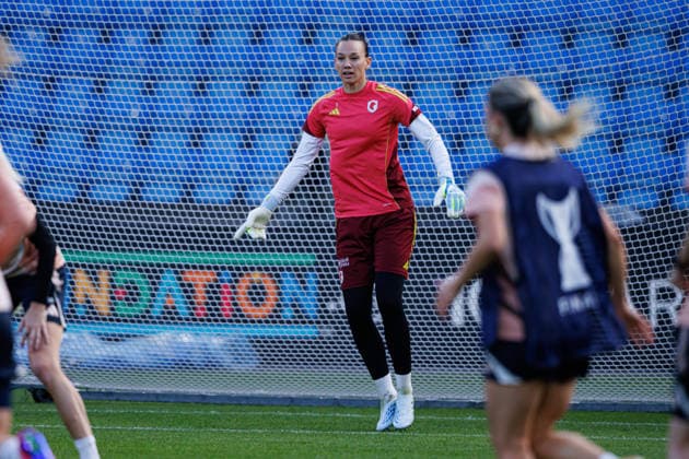 Christiane Endler seen during the OL Lyonnes Official Training Session before UEFA Womens Champions League 2026 final (Maciej Rogowski Ball Raw Images) Oslo Ullevaal Stadion Norway Copyright: xMaciejxRogowskix maciejrogowski_22_05_2026_lyoness-52