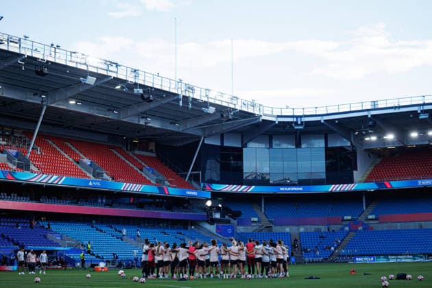 Players and staff of OL seen during the OL Lyonnes Official Training Session before UEFA Womens Champions League 2026 final (Maciej Rogowski Ball Raw Images) Oslo Ullevaal Stadion Norway Copyright: xMaciejxRogowskix maciejrogowski_22_05_2026_lyoness-103