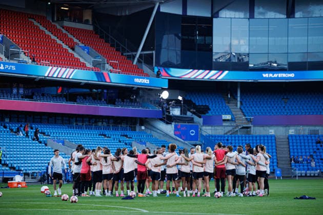 Players and staff of OL seen during the OL Lyonnes Official Training Session before UEFA Womens Champions League 2026 final (Maciej Rogowski Ball Raw Images) Oslo Ullevaal Stadion Norway Copyright: xMaciejxRogowskix maciejrogowski_22_05_2026_lyoness-104