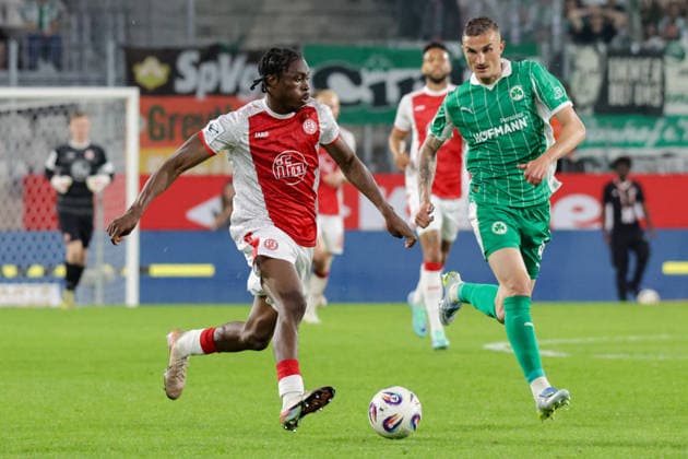 22 05 2026, xgrfx, Soccer 2 Bundesliga Relegation, Rot Weiss Essen SpVgg Greuther Fürth v l Dickson Abiama Rot Weiß Essen , Philipp Ziereis Greuther Fürth DFL DFB REGULATIONS PROHIBIT ANY USE OF PHOTOGRAPHS as IMAGE SEQUENCES and or QUASI VIDEO Essen