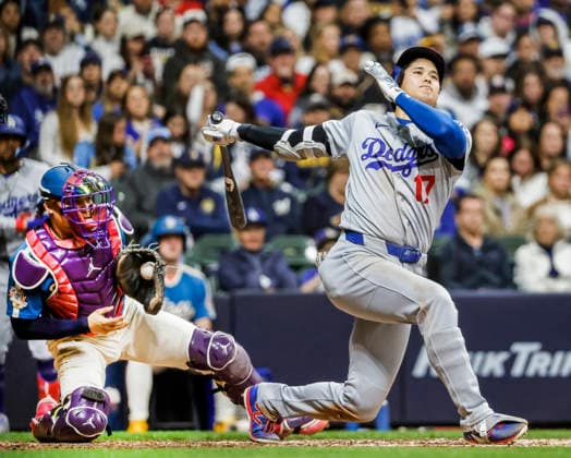 Los Angeles Dodgers designated hitter Shohei Ohtani strikes out swinging in front of Milwaukee Brewers catcher William Contreras in the fifth inning of the MLB, Baseball Herren, USA game between the Los Angeles Dodgers and the Milwaukee Brewers at American Family Field in Milwaukee, Wisconsin on Friday, May 22, 2026.  MIL20260522833 TANNENxMAURY