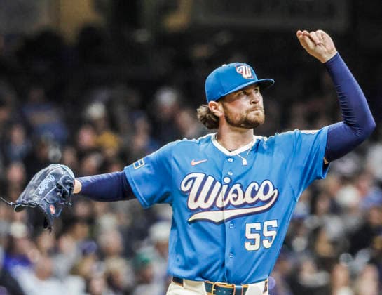 Milwaukee Brewers relief pitcher Shane Drohan reacts after giving up back to back walks in the sixth inning of the MLB, Baseball Herren, USA game between the Los Angeles Dodgers and the Milwaukee Brewers at American Family Field in Milwaukee, Wisconsin on Friday, May 22, 2026.  MIL20260522836 TANNENxMAURY