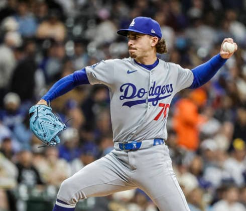 Los Angeles Dodgers starting pitcher Justin Wrobleski throws in the first inning of the MLB, Baseball Herren, USA game between the Los Angeles Dodgers and the Milwaukee Brewers at American Family Field in Milwaukee, Wisconsin on Friday, May 22, 2026.  MIL20260522810 TANNENxMAURY