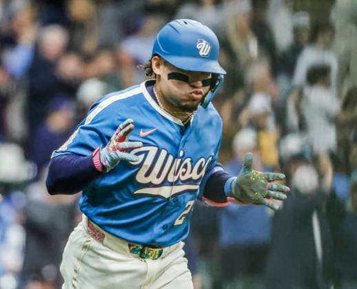 Milwaukee Brewers catcher William Contreras reacts as he hits a three run home run in the first inning of the MLB, Baseball Herren, USA game between the Los Angeles Dodgers and the Milwaukee Brewers at American Family Field in Milwaukee, Wisconsin on Friday, May 22, 2026.  MIL20260522814 TANNENxMAURY