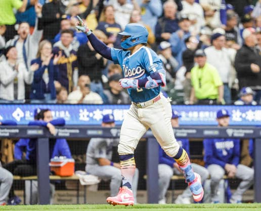 Milwaukee Brewers catcher William Contreras reacts as he hits a three run home run in the first inning of the MLB, Baseball Herren, USA game between the Los Angeles Dodgers and the Milwaukee Brewers at American Family Field in Milwaukee, Wisconsin on Friday, May 22, 2026.  MIL20260522816 TANNENxMAURY