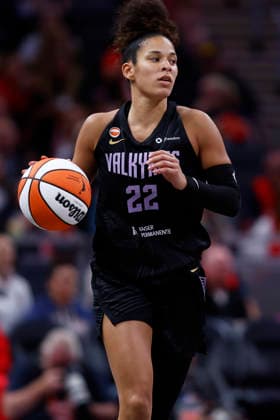 INDIANAPOLIS, IN - MAY 22: Golden State Valkyries guard Veronica Burton (22) brings the ball up court in the second half of play during a WNBA, Basketball Damen, USA game between the Golden State Valkyries and the Indiana Fever on May 22, 2026 at Gainbridge Fieldhouse in Indianapolis, IN. (Photo by Jeffrey Brown Icon Sportswire) WNBA: MAY 22 Golden State Valkyries at Indiana Fever EDITORIAL USE ONLY Icon052226006