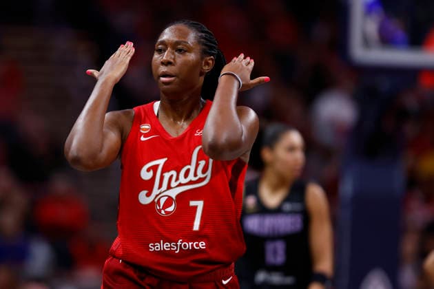 INDIANAPOLIS, IN - MAY 22: Indiana Fever center-forward Aliyah Boston (7) reacts to the no foul call in the second half of play during a WNBA, Basketball Damen, USA game between the Golden State Valkyries and the Indiana Fever on May 22, 2026 at Gainbridge Fieldhouse in Indianapolis, IN. (Photo by Jeffrey Brown Icon Sportswire) WNBA: MAY 22 Golden State Valkyries at Indiana Fever EDITORIAL USE ONLY Icon052226011