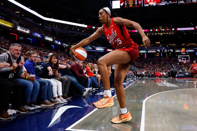INDIANAPOLIS, IN - MAY 22: Indiana Fever guard Jessica Timmons (23) goes to save the ball from going out of bounds in the first half of play during a WNBA, Basketball Damen, USA game between the Golden State Valkyries and the Indiana Fever on May 22, 2026 at Gainbridge Fieldhouse in Indianapolis, IN. (Photo by Jeffrey Brown Icon Sportswire) WNBA: MAY 22 Golden State Valkyries at Indiana Fever EDITORIAL USE ONLY Icon052226029