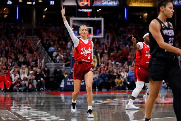 INDIANAPOLIS, IN - MAY 22: Indiana Fever guard Sophie Cunningham (8) celebrates her three pointer in the first half of play during a WNBA, Basketball Damen, USA game between the Golden State Valkyries and the Indiana Fever on May 22, 2026 at Gainbridge Fieldhouse in Indianapolis, IN. (Photo by Jeffrey Brown Icon Sportswire) WNBA: MAY 22 Golden State Valkyries at Indiana Fever EDITORIAL USE ONLY Icon052226030