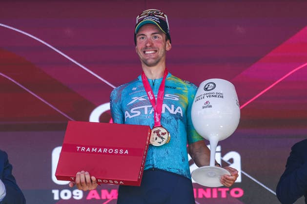 109th Giro d Italia 2026 - Stage 13 a 189km stage from Alessandria to Verbania - 22 05 2026 Alberto Bettiol of Italy (XDS Astana Team) celebrates at podium as stage winner during the 109th Giro d Italia 2026, Stage 13 a 189km stage from Alessandria to Verbania Verbania Italy Copyright: xFabrizioxCarabellix xSOPAxImagesx 20260522R3FC0377_AlbertoBettiol