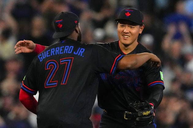 May 22, 2026, Toronto, On, CAN: Toronto Blue Jays Kazuma Okamoto (right) celebrates with Vladimir Guerrero Jr. (27) after their team s win over the Pittsburgh Pirates in MLB, Baseball Herren, USA baseball action in Toronto on Friday, May 22, 2026. Kazuma Okamoto; Vladimir Guerrero Jr.  - ZUMAc35_ 20260522_zaf_c35_171 Copyright: xChrisxYoungx