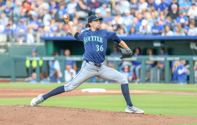 MLB, Baseball Herren, USA 2026: Mariners Vs Royals May 22 MAY 22, 2026: Seattle Mariners starting pitcher Logan Gilbert (36) throws a pitch in the 1st inning against the Kansas City Royals at Kauffman Stadium in Kansas City, MO. Roman Puno CSM (Credit Image: Â Roman Puno Cal Media) Kansas City Missouri United States EDITORIAL USE ONLY Copyright: xx ZUMA-20260522_zma_c04_057.jpg RomanxPunox csmphotothree491399