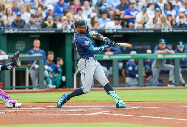 MLB, Baseball Herren, USA 2026: Mariners Vs Royals May 22 MAY 22, 2026: Seattle Mariners center fielder Julio RodroÂ­guez (44) hits a doubles in the 1st inning against the Kansas City Royals at Kauffman Stadium in Kansas City, MO. Roman Puno CSM (Credit Image: Â Roman Puno Cal Media) Kansas City Missouri United States EDITORIAL USE ONLY Copyright: xx ZUMA-20260522_zma_c04_048.jpg RomanxPunox csmphotothree491390