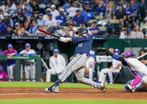MLB, Baseball Herren, USA 2026: Mariners Vs Royals May 22 MAY 22, 2026: Seattle Mariners catcher Mitch Garver (18) hits a home run in the 7th inning against the Kansas City Royals at Kauffman Stadium in Kansas City, MO. Roman Puno CSM (Credit Image: Â Roman Puno Cal Media) Kansas City Missouri United States EDITORIAL USE ONLY Copyright: xx ZUMA-20260522_zma_c04_075.jpg RomanxPunox csmphotothree491419
