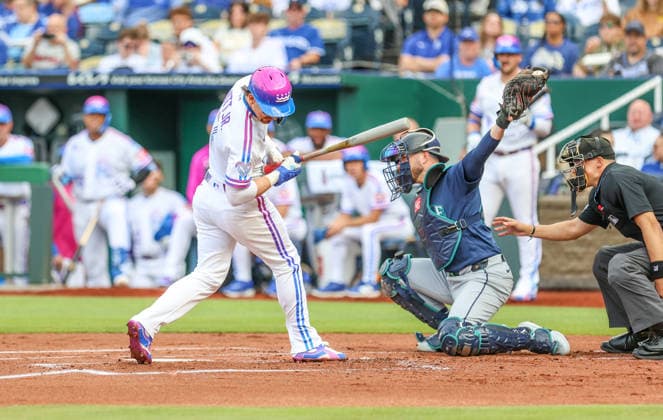 MAY 22, 2026: Kansas City Royals shortstop Bobby Witt Jr. (7) reacts after a pitch against the Seattle Mariners at Kauffman Stadium in Kansas City, MO. CSM MLB, Baseball Herren, USA 2026: Mariners Vs Royals May 22  - ZUMAc04_ 20260522_zma_c04_050 Copyright: xRomanxPunox