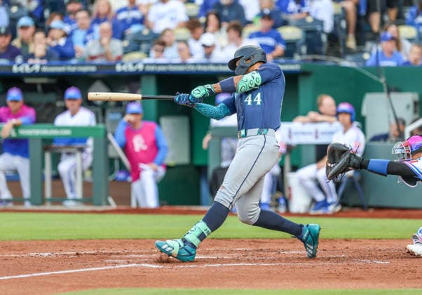 MAY 22, 2026: Seattle Mariners center fielder Julio RodroÂ­guez (44) hits a single in the 3rd inning against the Kansas City Royals at Kauffman Stadium in Kansas City, MO. CSM MLB, Baseball Herren, USA 2026: Mariners Vs Royals May 22  - ZUMAc04_ 20260522_zma_c04_061 Copyright: xRomanxPunox