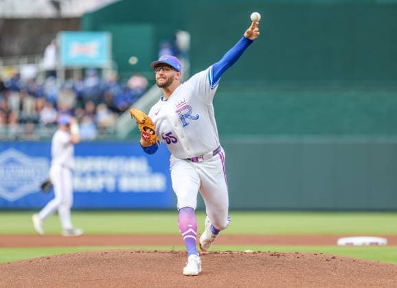 MAY 22, 2026: Kansas City Royals starting pitcher Noah Cameron (65) warms up before the game against the Seattle Mariners at Kauffman Stadium in Kansas City, MO. CSM MLB, Baseball Herren, USA 2026: Mariners Vs Royals May 22  - ZUMAc04_ 20260522_zma_c04_062 Copyright: xRomanxPunox