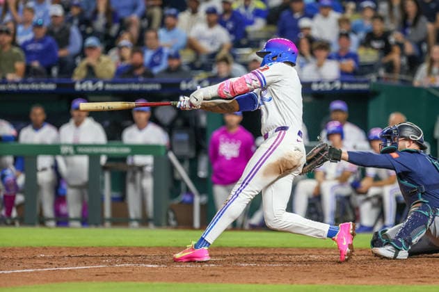 MAY 22, 2026: Kansas City Royals third baseman Maikel Garcia (11) hits a single in the 8th inning against the Seattle Mariners at Kauffman Stadium in Kansas City, MO. CSM MLB, Baseball Herren, USA 2026: Mariners Vs Royals May 22  - ZUMAc04_ 20260522_zma_c04_067 Copyright: xRomanxPunox